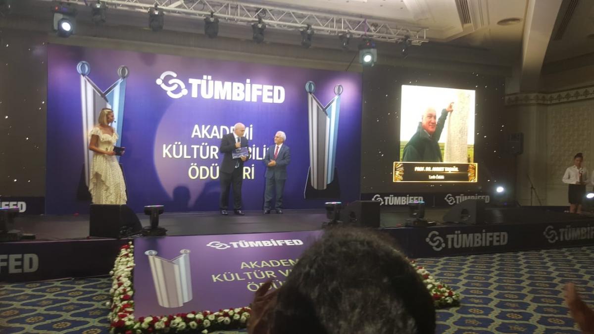 Prof. Dr. Ahmet Taşağıl’a “Yılın Tarihçisi” Ödülü