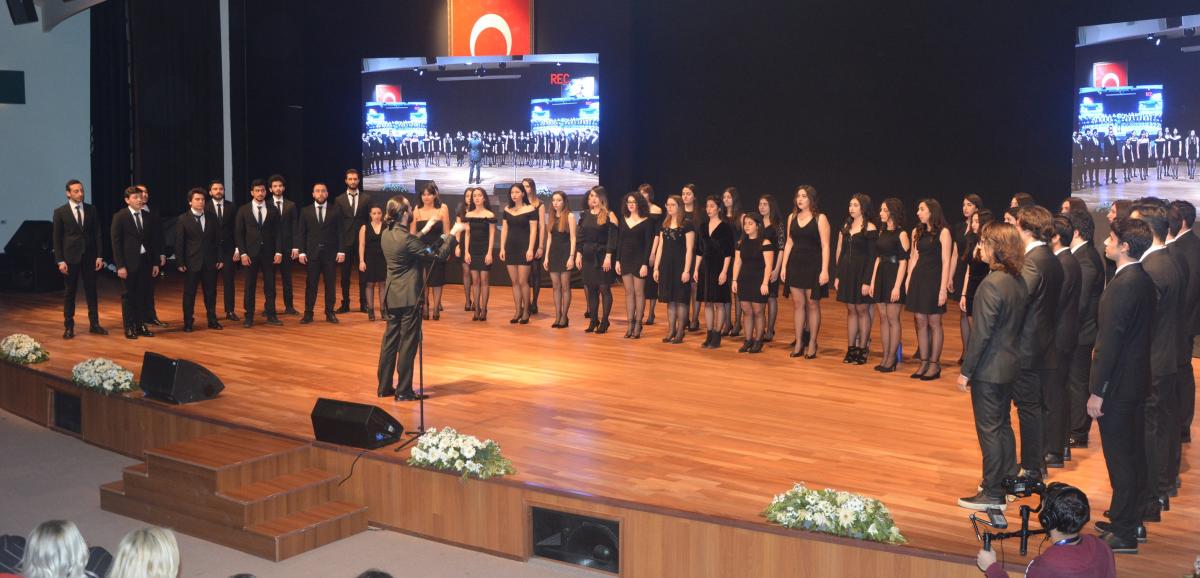 Üniversite Öğrencilerinden Emekçi Kadınlara Ödül 