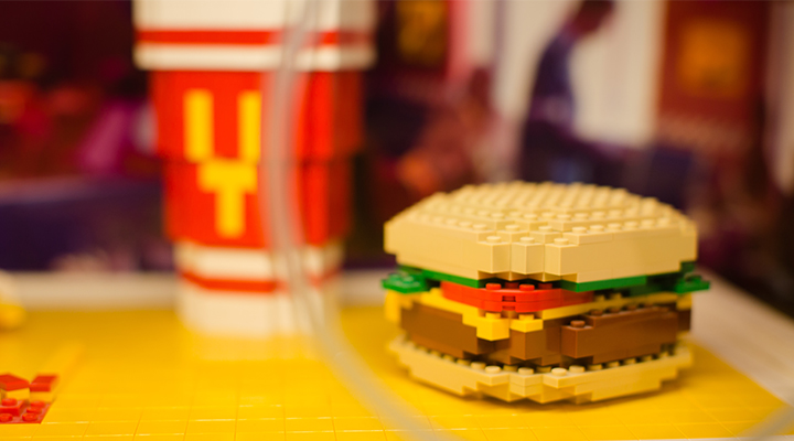 Çocuklar Fast Food Oyuncağından Uzak Tutulmalı Çocuklar Fast Food Oyuncağından Uzak Tutulmalı