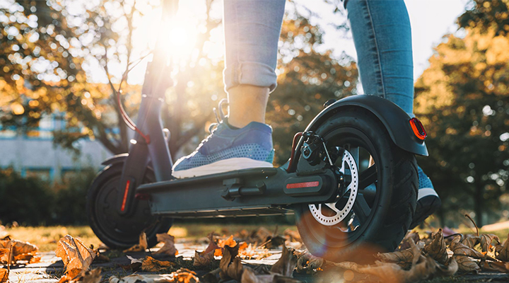 Elektrikli Scooter Kullanırken Koruyucu Ekipmap Şart