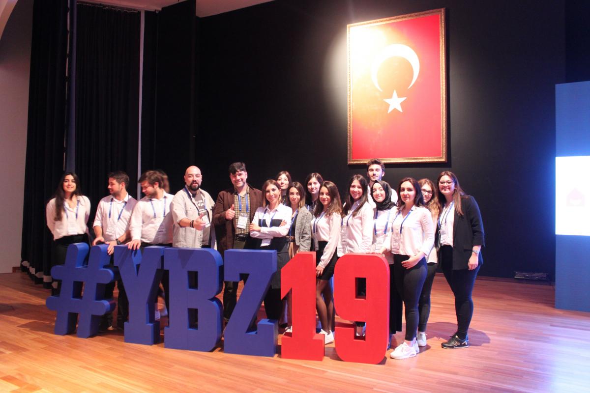 “Geleceğin Dünyası” Yönetim Bilişim Zirvesi’nde Tartışıldı